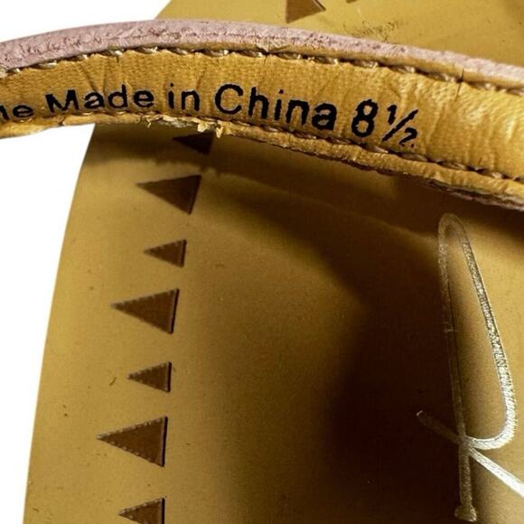 Daya by Zendaya
Women's Mallory Circular Cut Out Flat Thong Sandals Sz 8.5 Pink - Picture 9 of 15